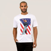 アメリカ国旗を掲げた自由の聖火の像 Tシャツ (正面フル)