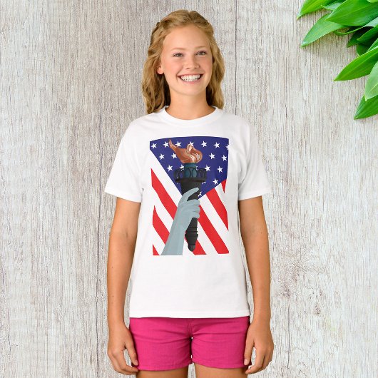 アメリカ国旗を掲げた自由の聖火の像 Tシャツ