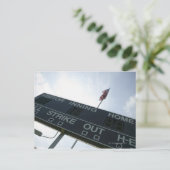 アメリカ国旗を掲げた野球のスコアボード ポストカード (スタンド正面)