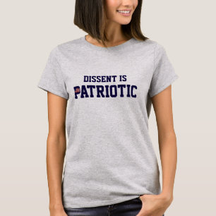 アメリカ国旗を掲げた「反対意見は愛国心がある」。 Tシャツ
