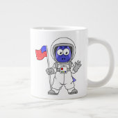 アメリカ国旗を掲げている宇宙飛行士。 ジャンボコーヒーマグカップ (右)