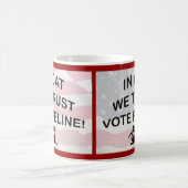 アメリカ国旗を掲げて投票する コーヒーマグカップ (中央)