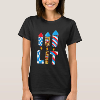 アメリカ国旗を掲げよう花火の愛国心のジュウ第4戦 Tシャツ