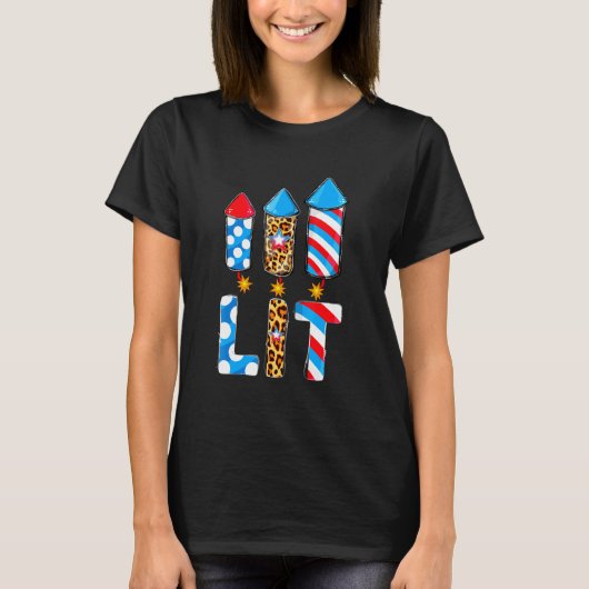 アメリカ国旗を掲げよう花火の愛国心のジュウ第4戦 Tシャツ (正面)