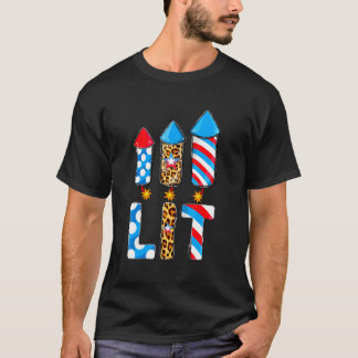 アメリカ国旗を掲げよう花火の愛国心のジュウ第4戦 Tシャツ