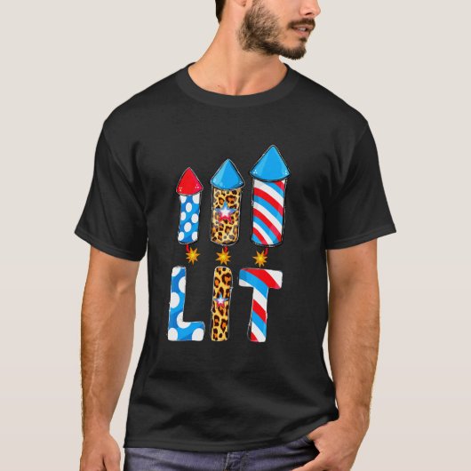 アメリカ国旗を掲げよう花火の愛国心のジュウ第4戦 Tシャツ (正面)