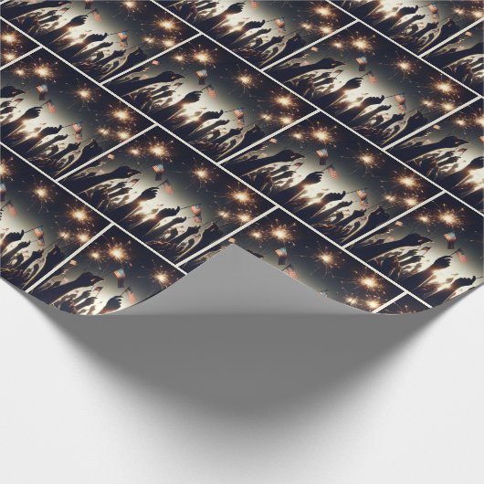 アメリカ国旗を掲げる愛国心のある群衆 ラッピングペーパー (角)