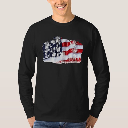 アメリカ国旗を牛アニメーションで揚げる愛国的牛 Tシャツ (正面)