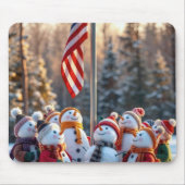 アメリカ国旗を見上げる雪だるま マウスパッド (正面)