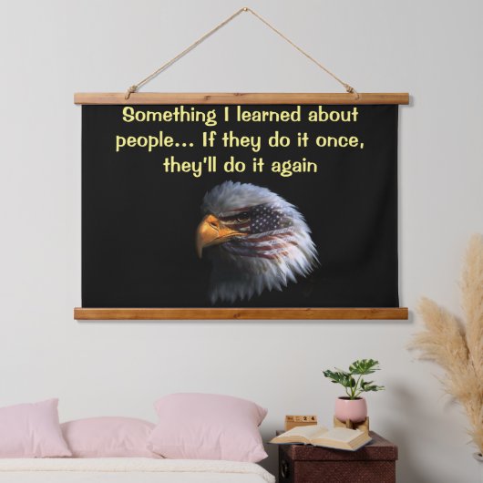 アメリカ国旗を顔に掲げたハゲ・イーグルの頭 吊り下げ型タペストリー (寝室)