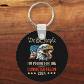 アメリカ国旗イーグルトランプ2024我々は国民の投票 キーホルダー (正面)