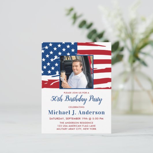 アメリカ国旗カスタムの写真軍隊誕生日パーティー インビテーションポストカード (スタンド正面)