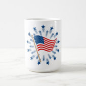 アメリカ国旗スターバスト花火7月4日 モーフィングマグカップ (中央)