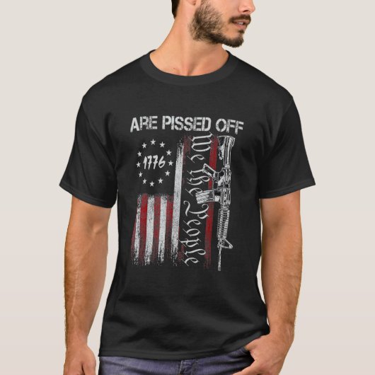 アメリカ国旗ハゲのワシ我々国民は怒っている Tシャツ (正面)