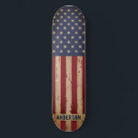 アメリカ国旗パーソナライズされた素朴材 スケートボード<br><div class="desc">アメリカ国旗のスケートボード動揺して擦り切れたグランジデザインの木材。アメリカ合衆国のフラッグスケートボードデザインで星と赤い白と青のストライプは、軍隊、卒業式の贈り物に最適である。名前を付けてアメリカ国旗のスケートボードをパーソナライズ。COPYRIGHT © 2020 Judy Burrows,  Black Dog Art - All Rights Reserved.アメリカ国旗パーソナライズされた国素朴国木材スケートボード</div>