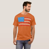 アメリカ国旗ビアポン面白い7月4日ギフト Tシャツ (正面フル)