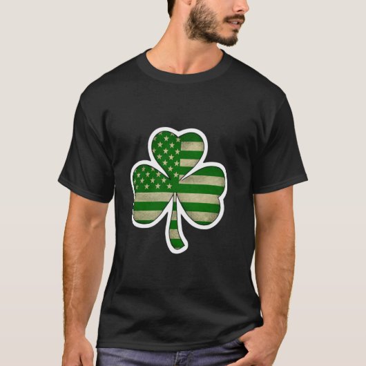 アメリカ国旗付き愛国的なシャムロック ケルト紋様  Tシャツ (正面)