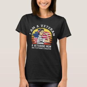 アメリカ国旗女性退役軍人Iアム退役軍人 Tシャツ