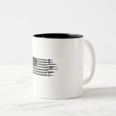 アメリカ国旗銃-退役軍人、7月4日 ツートーンマグカップ (正面右)