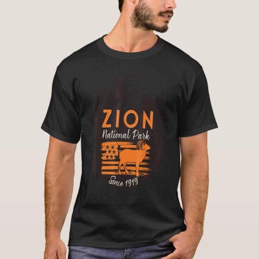 アメリカ国旗 ビッグホーン 羊 Zion国立公園 山々 Tシャツ (正面)