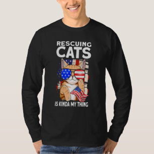 アメリカ国旗 猫レスキューTシャツ Rescuing Cats Is Kinda My Thing Tシャツ