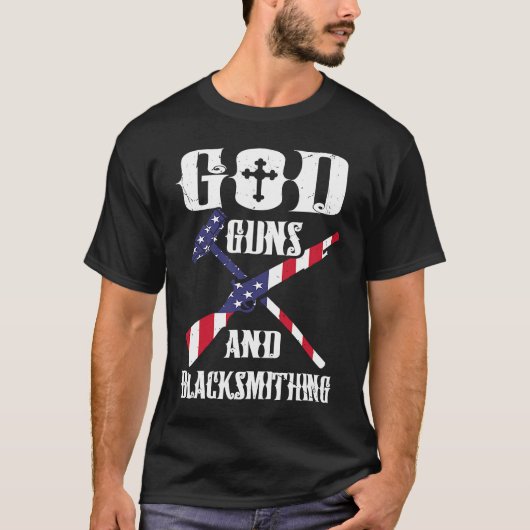 アメリカ国旗・神・銃・鍛冶のアンビル アメリカン Tシャツ (正面)