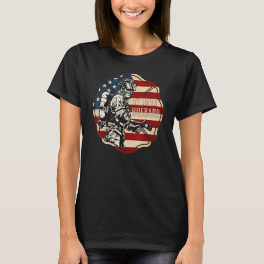 アメリカ国旗 私の消防士に誇り Tシャツ (正面)