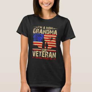 アメリカ国旗Nothingが母のおばあちゃんとVを怖がる Tシャツ