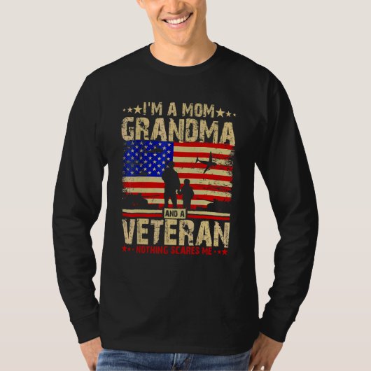 アメリカ国旗Nothingが母のおばあちゃんとVを怖がる Tシャツ (正面)