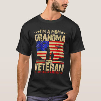 アメリカ国旗Nothingが母のおばあちゃんとVを怖がる Tシャツ