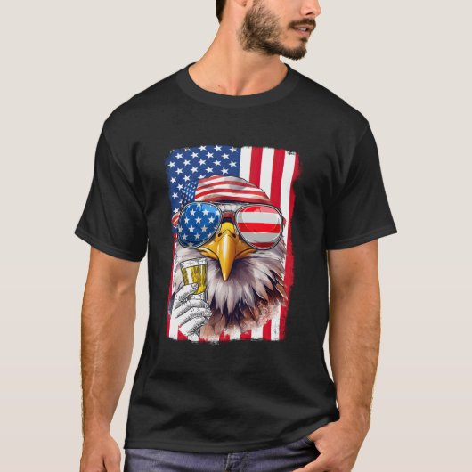 アメリカ国旗Patriotic Eagle Sunglasses Beer Th Of Ju Tシャツ (正面)