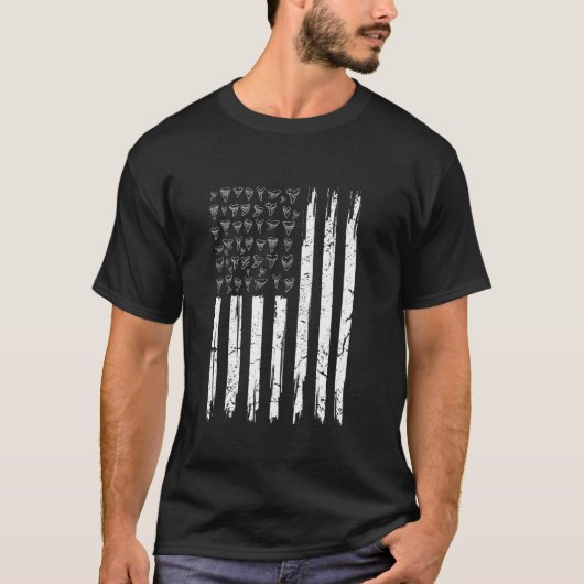 アメリカ国旗USA愛国サメ化石歯数 Tシャツ (正面)