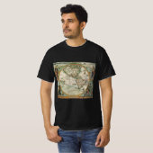 アメリカ大陸の古風な古地図 セオドア・ド・ブリ Tシャツ (正面フル)