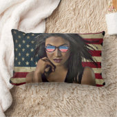 アメリカ女性動揺してアメリカ国旗 ランバークッション (ブランケット)