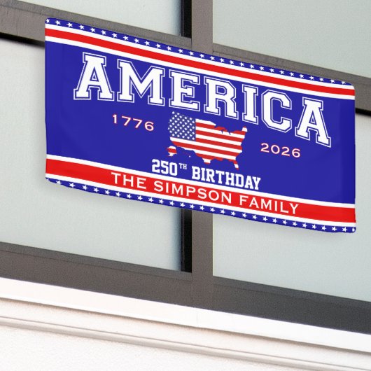 アメリカ建国250周年記念 1776-2026 横断幕 (ビルの外側)