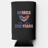 アメリカ建国250年 - 愛国心あふれる鷲 1776-2026 USA スリム缶クーラー (正面)