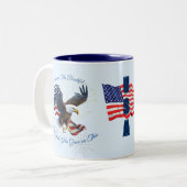 アメリカ愛国主義美しいマグ・イーグル国旗 ツートーンマグカップ (正面左)