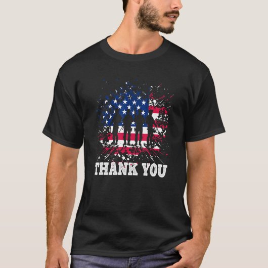 アメリカ愛国旗は彼らに感謝すると言う Tシャツ (正面)