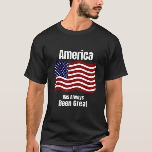アメリカ愛国的なアメリカ国旗は常にGrだった Tシャツ (正面)