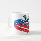 アメリカ愛国的サイクリングアメリカ国旗の自転車ライダー コーヒーマグカップ (正面左)