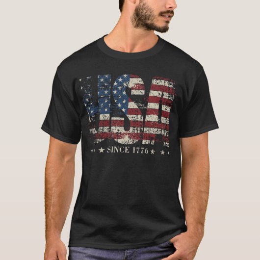 アメリカ愛国者ディストressedフラグ 1776年以来 tシャツ (正面)
