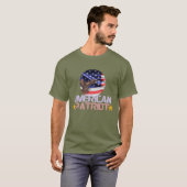 アメリカ愛国者 - 勇気ある独立記念日のギフト Tシャツ (正面フル)