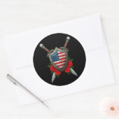 アメリカ擦り切れた国旗の盾とバラ付き剣 ラウンドシール (封筒)
