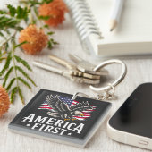 アメリカ最初の愛国的なハゲのワシ7月4日 キーホルダー (正面右)