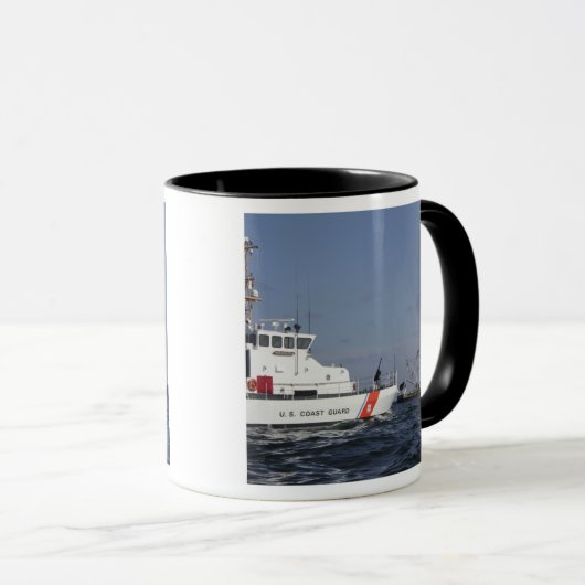 アメリカ沿岸警備隊のマーリンは海をパトロール マグカップ (正面右)