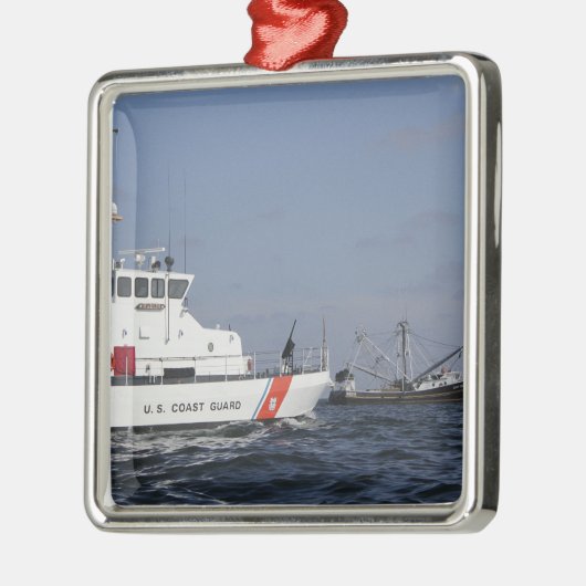 アメリカ沿岸警備隊のマーリンは海をパトロール メタルオーナメント (左)