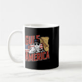 アメリカ湾愛国者からのトランプの挨拶 コーヒーマグカップ (左)