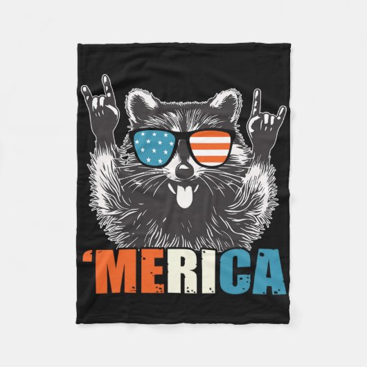 アメリカ独立記念日の楽しいアライグマ フリースブランケット (正面)