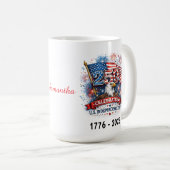 アメリカ独立記念日250周年記念 1776 - 2026 コーヒーマグカップ (正面右)