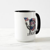 アメリカ独立250周年記念 愛国的なストライプ柄の猫 マグカップ (正面右)